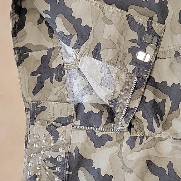 INC International Concepts Size 0 Camo Stud Embellished Shorts, Exc. Used Cond. - Picture 8 of 9